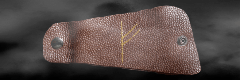 Fehu runa na koži kao amulet sreće